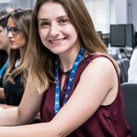 “Meu conselho para quem começa em TI é se preparar a médio prazo. Assim como em outras carreiras, em tecnologia o resultado vem com dedicação e foco. Estar pronta para uma oportunidade futura exige começar no presente”, Camila Faria de Castro – Analista de Produtos – B3 – Bolsa de Valores