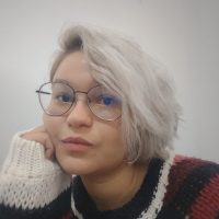 “Se eu pudesse dar um conselho para as próximas gerações de meninas que pretendem entrar em uma faculdade pública de tecnologia, é que em paralelo ao que é passado na sala de aula, leiam muito e busquem sempre mais informações sobre as matérias aplicadas”, Aline Peixoto de Menezes – estudante de Engenharia de Instrumentação, Automação e Robótica na Universidade Federal do ABC.